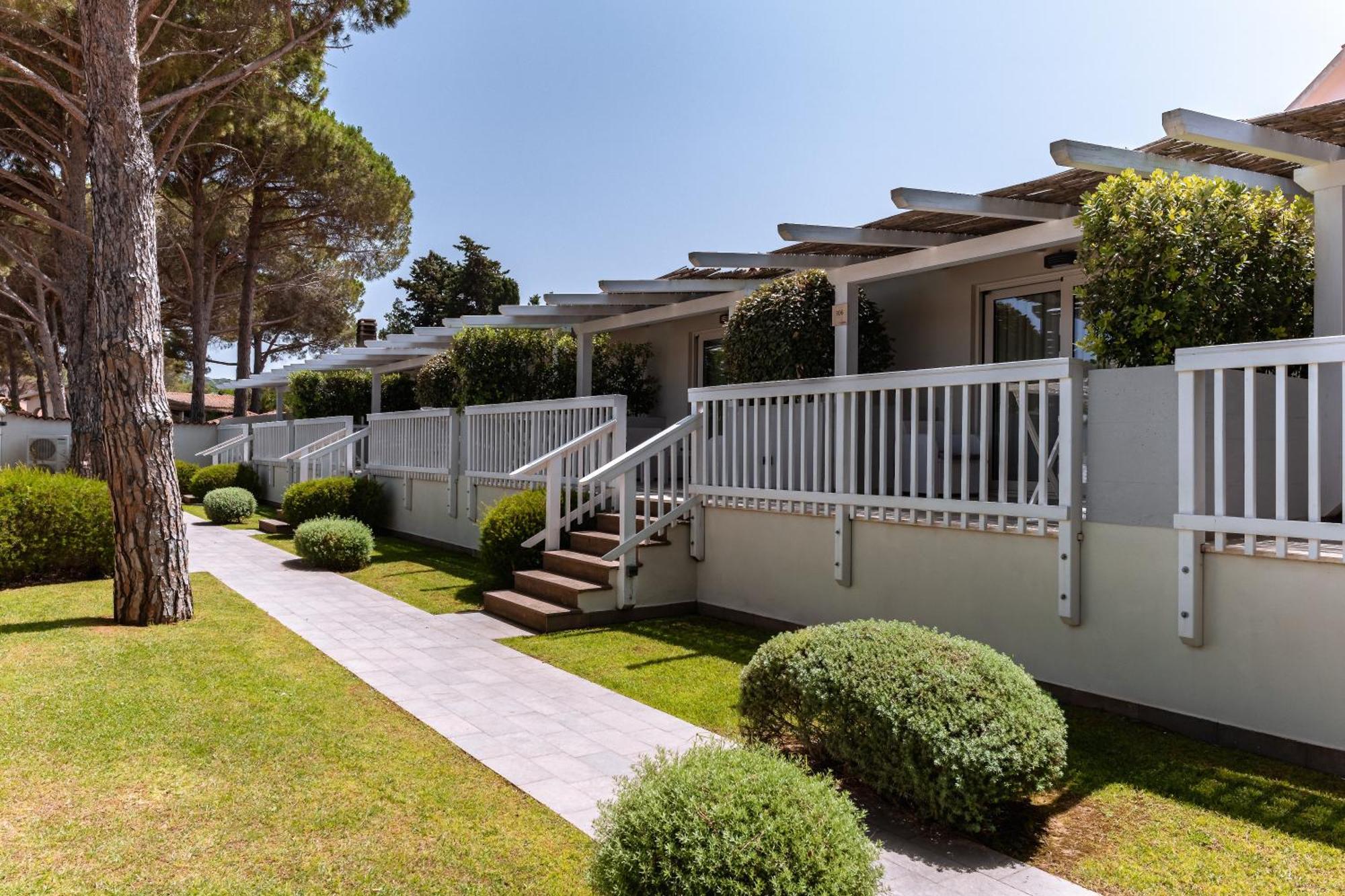 Club Esse Cala Bitta Hotel 3*